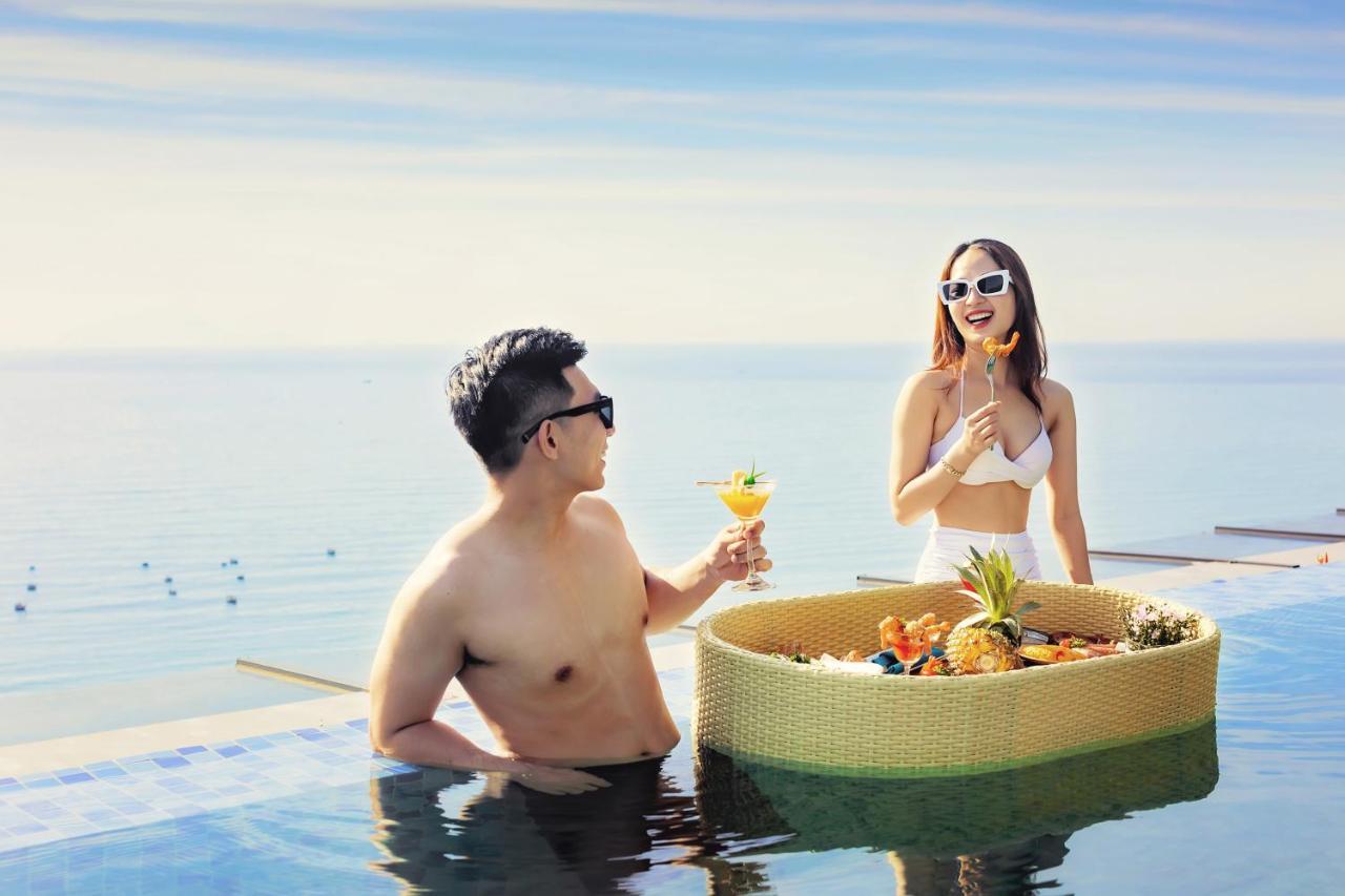 Maximilan Danang Beach Hotel Екстериор снимка