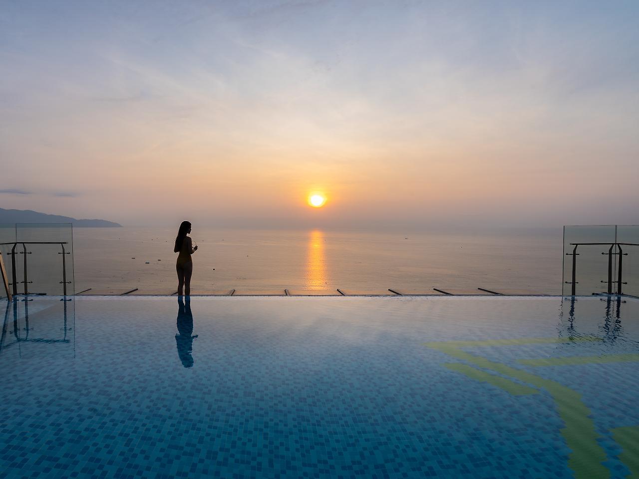 Maximilan Danang Beach Hotel Екстериор снимка