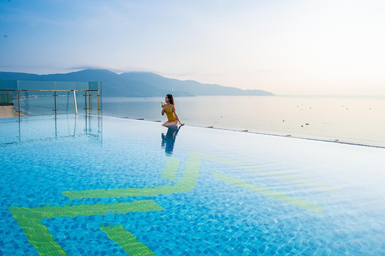Maximilan Danang Beach Hotel Екстериор снимка