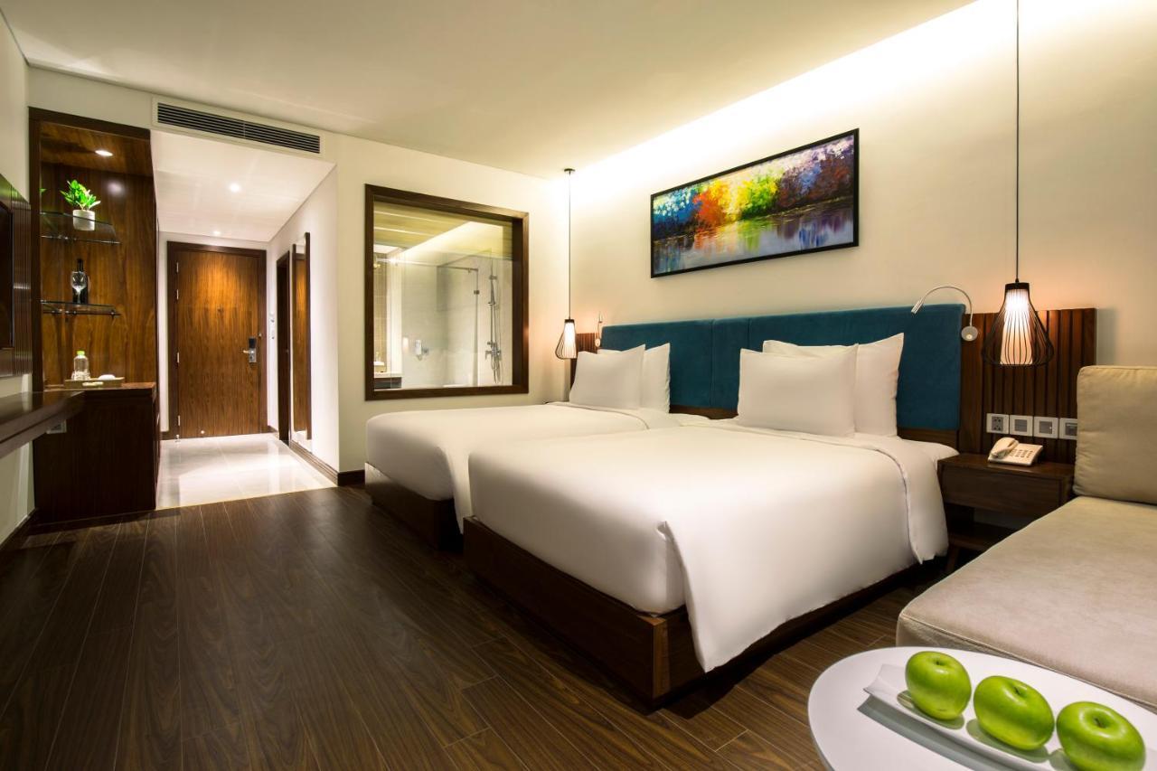 Maximilan Danang Beach Hotel Екстериор снимка