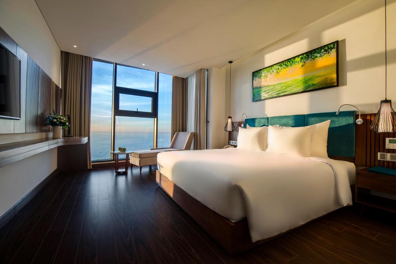 Maximilan Danang Beach Hotel Екстериор снимка