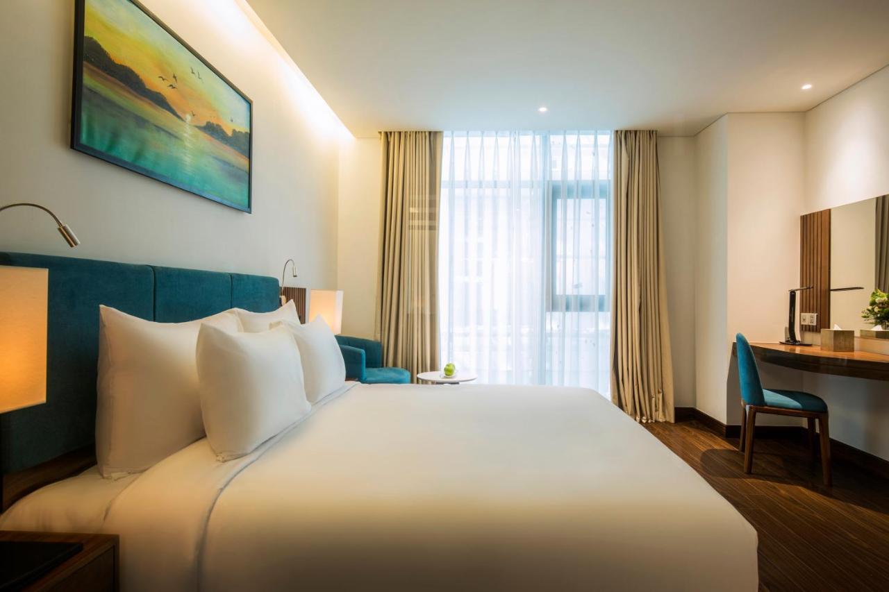 Maximilan Danang Beach Hotel Екстериор снимка