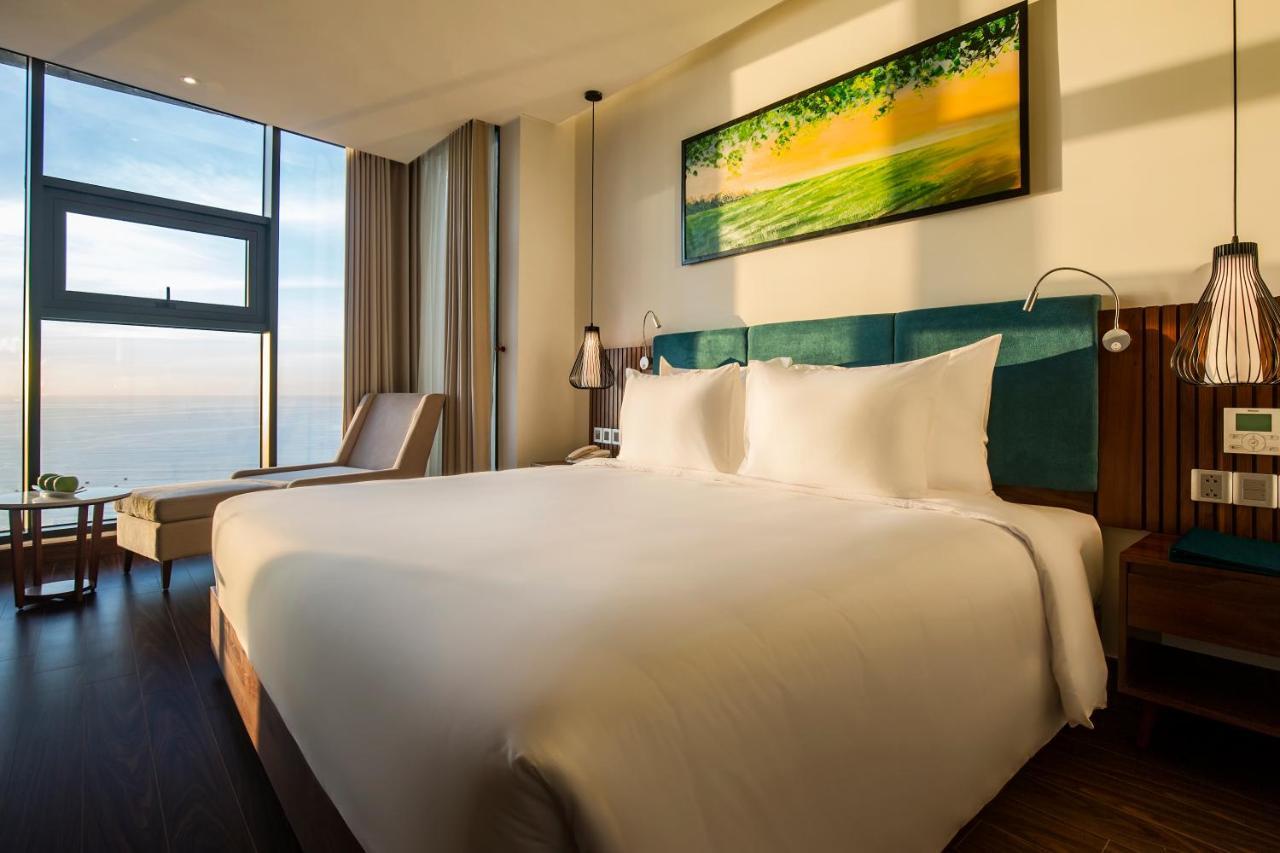 Maximilan Danang Beach Hotel Екстериор снимка