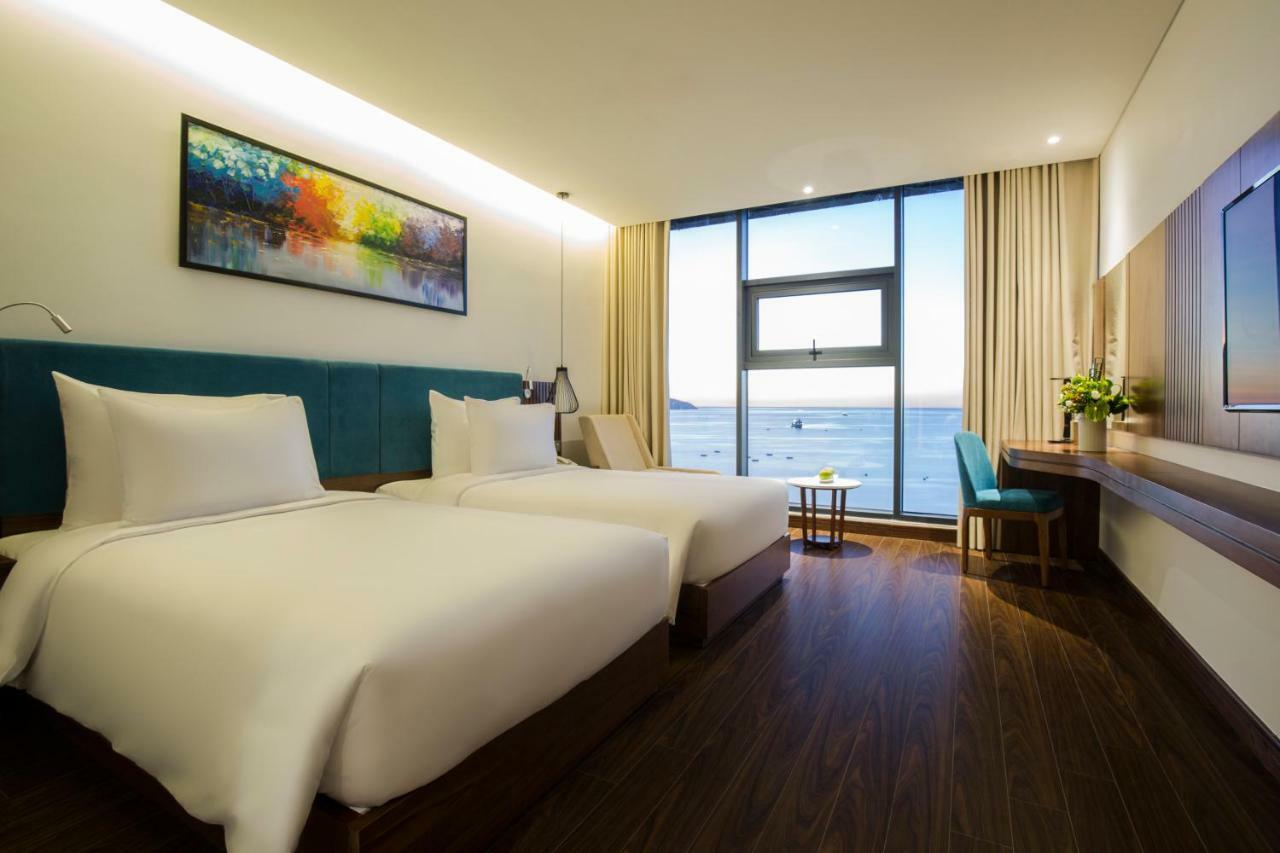 Maximilan Danang Beach Hotel Екстериор снимка