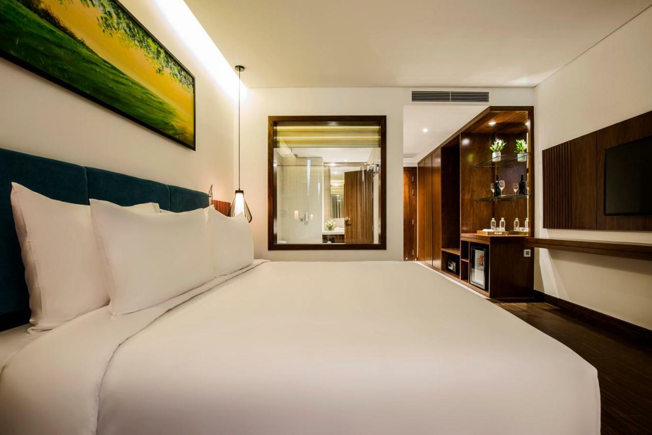 Maximilan Danang Beach Hotel Екстериор снимка