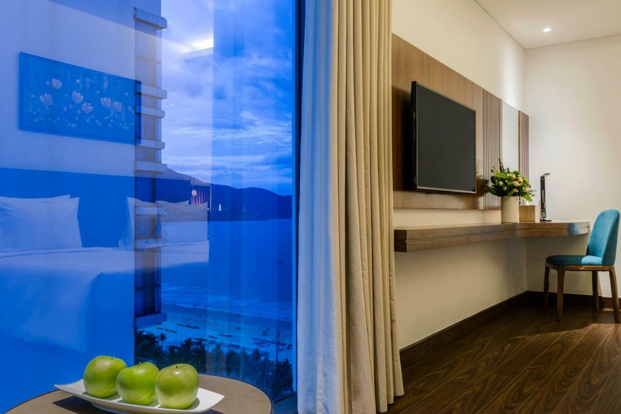 Maximilan Danang Beach Hotel Екстериор снимка