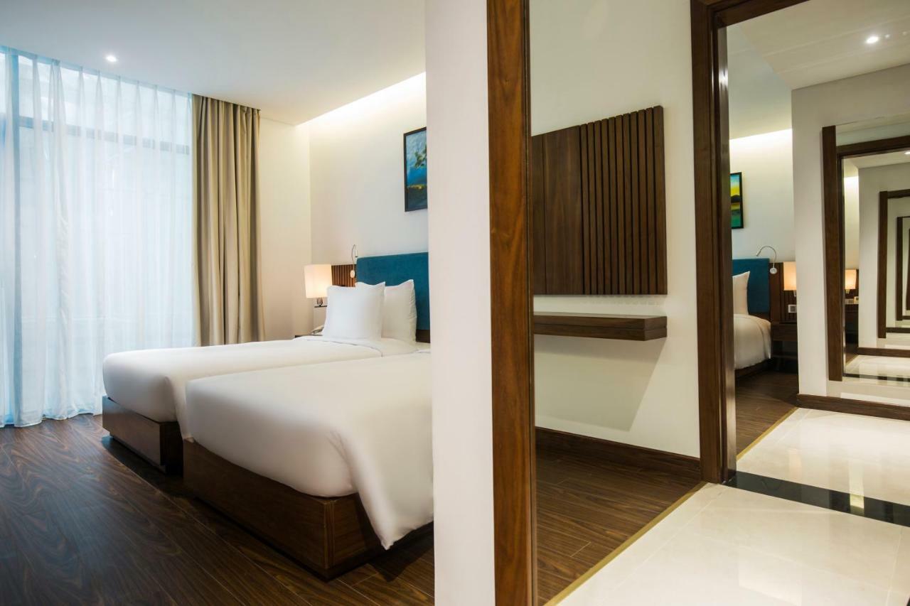 Maximilan Danang Beach Hotel Екстериор снимка