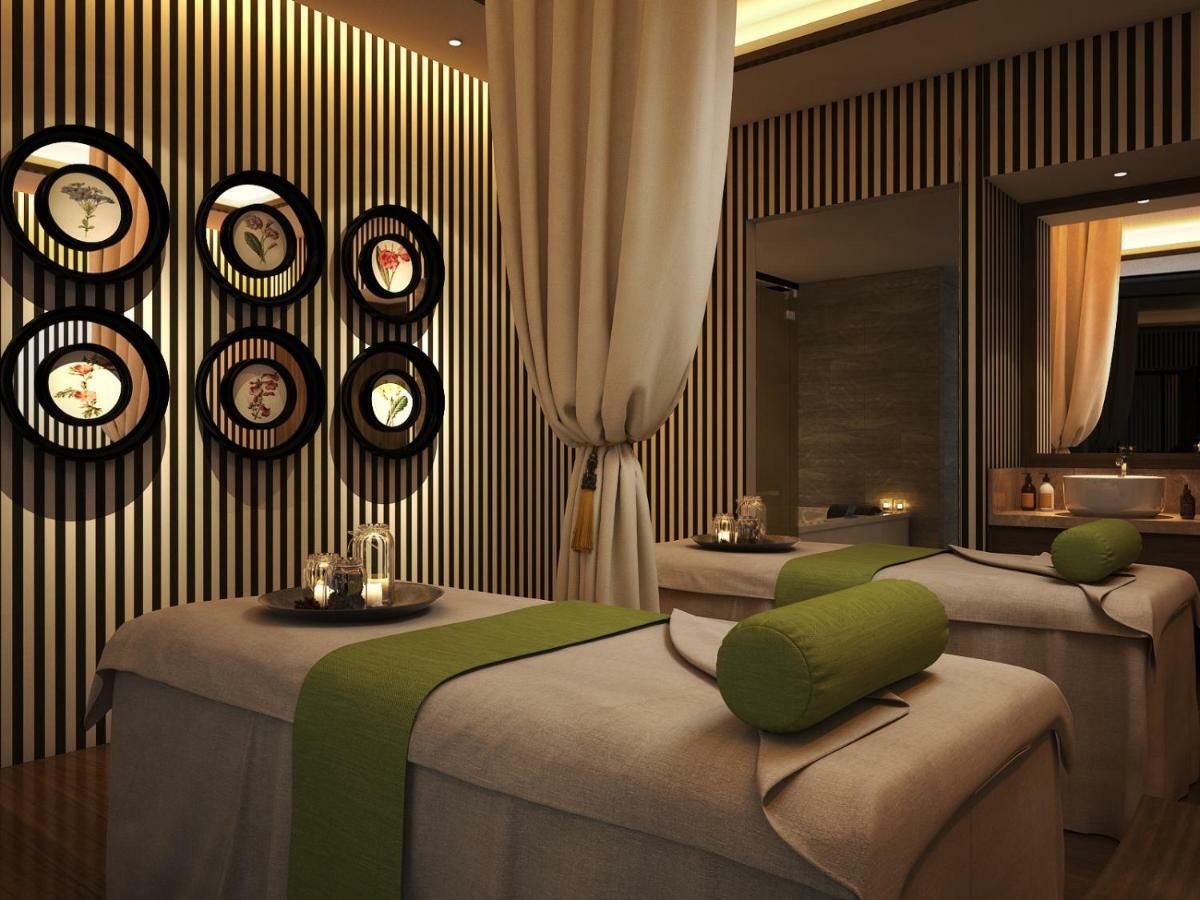 Maximilan Danang Beach Hotel Екстериор снимка