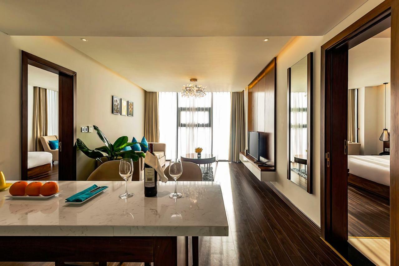 Maximilan Danang Beach Hotel Екстериор снимка
