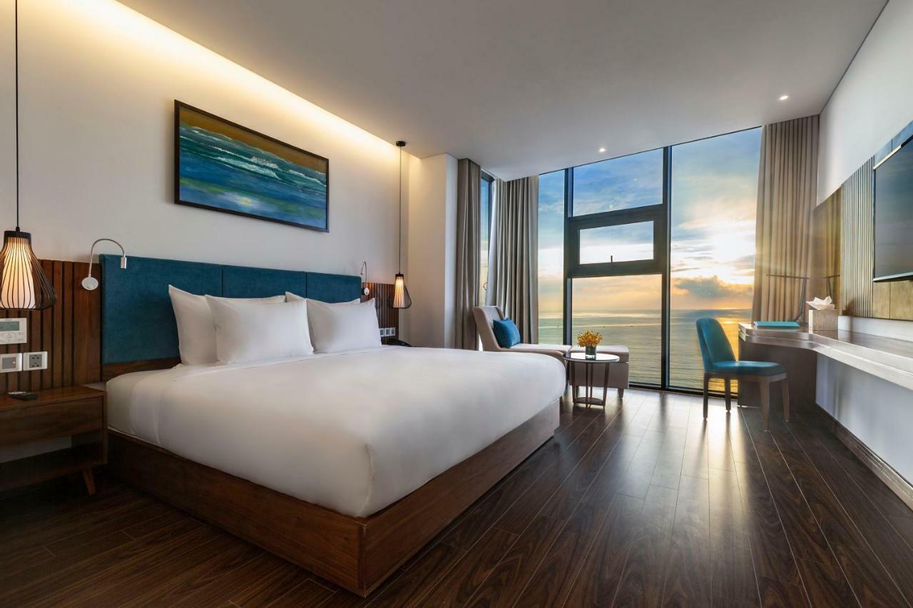 Maximilan Danang Beach Hotel Екстериор снимка