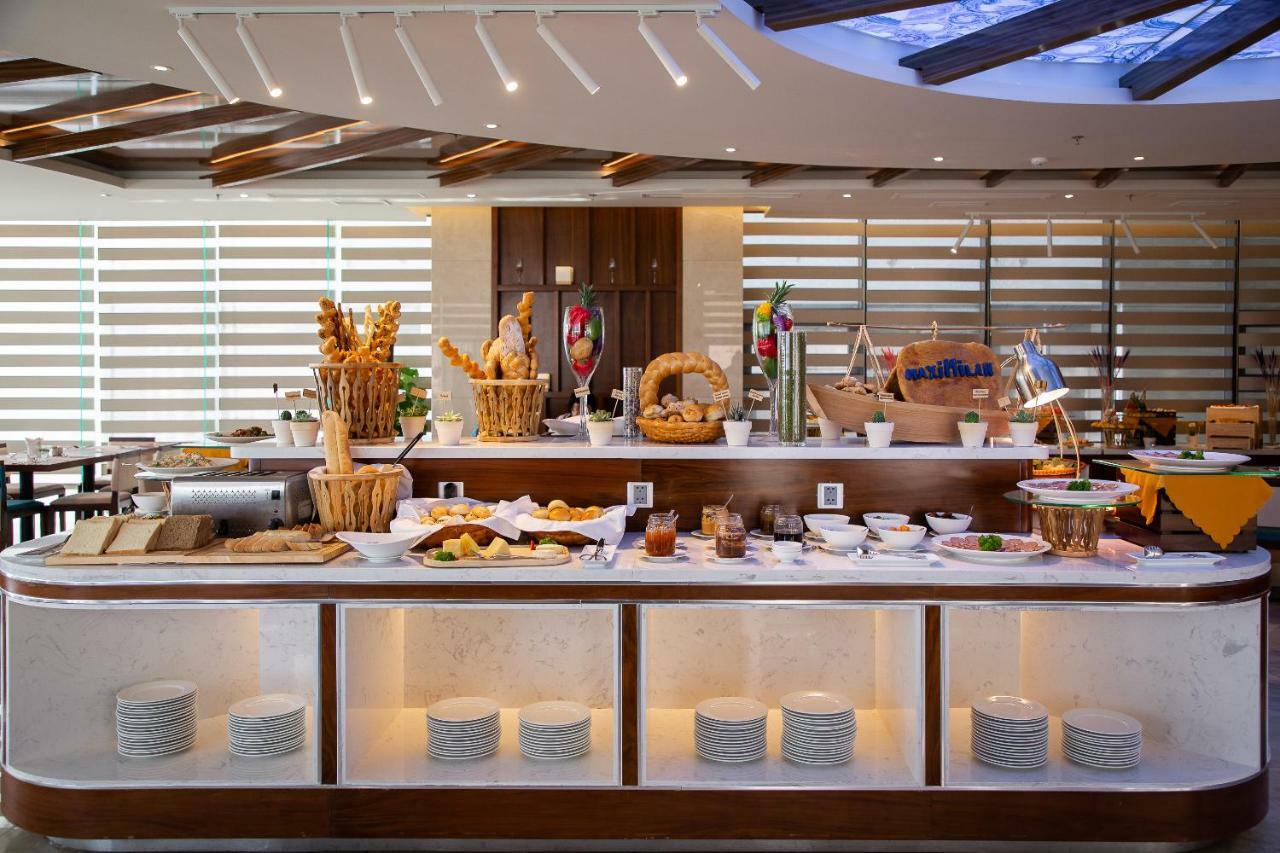 Maximilan Danang Beach Hotel Екстериор снимка