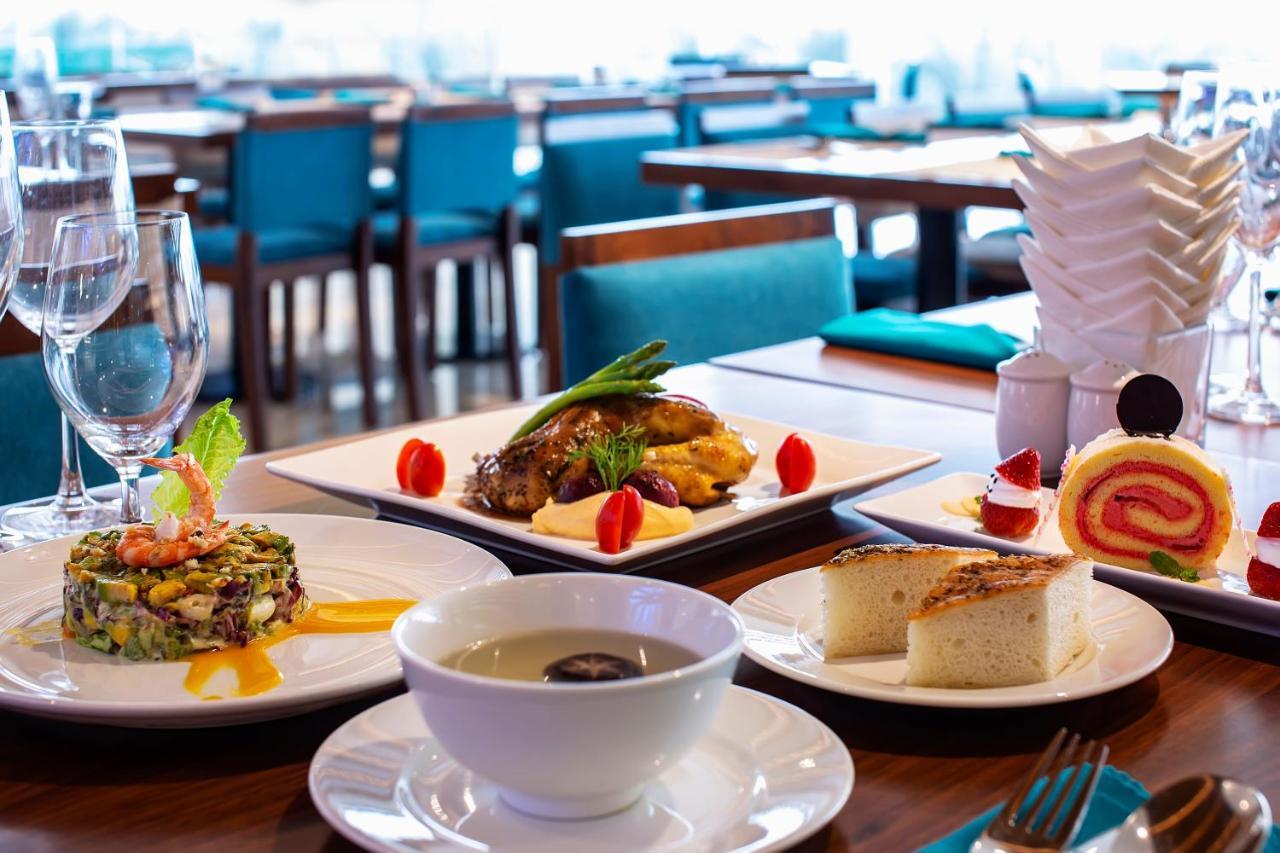Maximilan Danang Beach Hotel Екстериор снимка