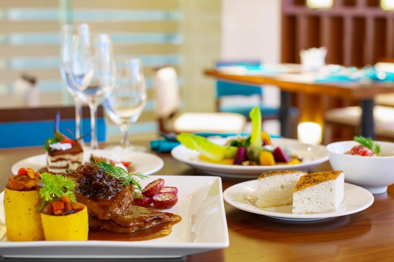 Maximilan Danang Beach Hotel Екстериор снимка