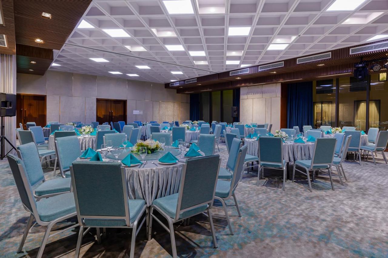 Maximilan Danang Beach Hotel Екстериор снимка