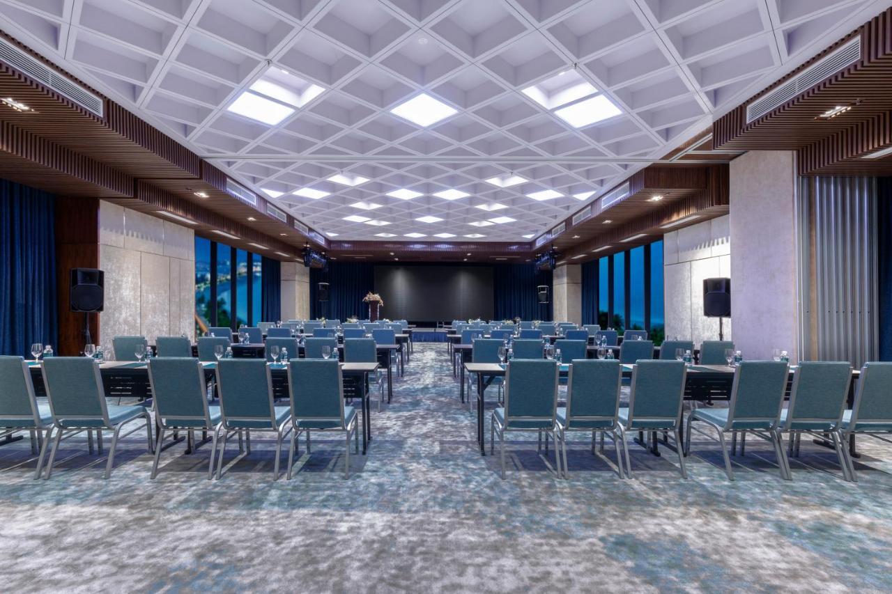 Maximilan Danang Beach Hotel Екстериор снимка